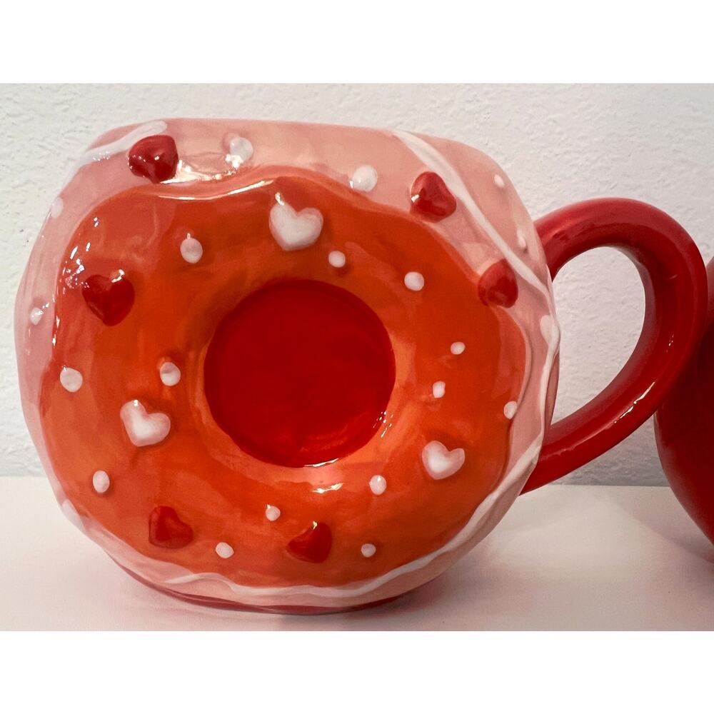 Handpainted‎ DONUT Coffee Cups Iced Donuts Hearts, Set of Two Novelty Mugs NEW